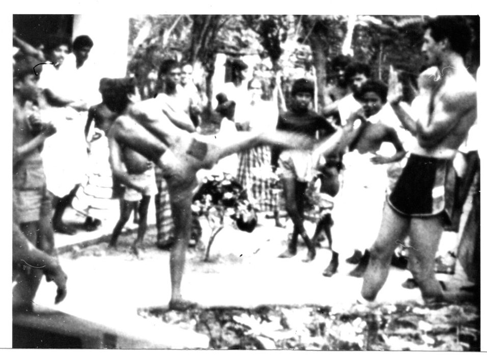 Cours de boxe à Sri Lanka par Pascal Roche en 1986