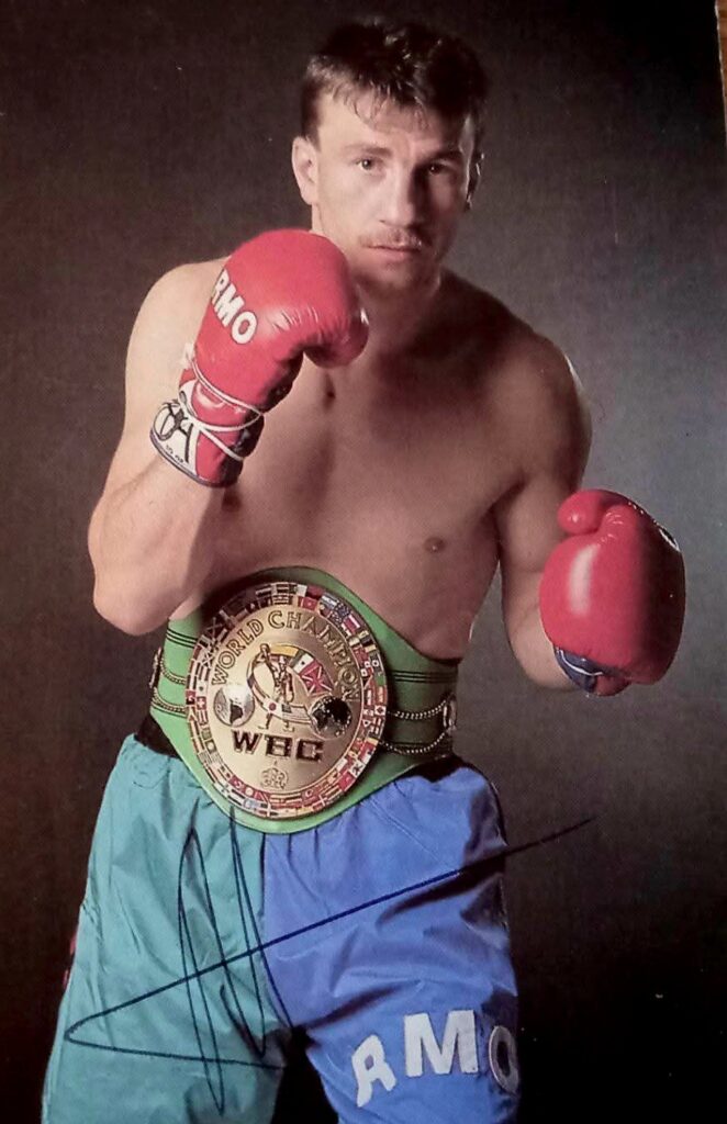 René Jacquot champion du monde WBC avec les gants RPS BOXE