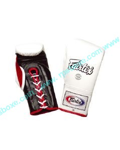 Gant boxe rouge et noir avec fermeture lacets et gant blanc imprimé, prêt pour entraînement ou sparring, gant boxe quel type intégré.